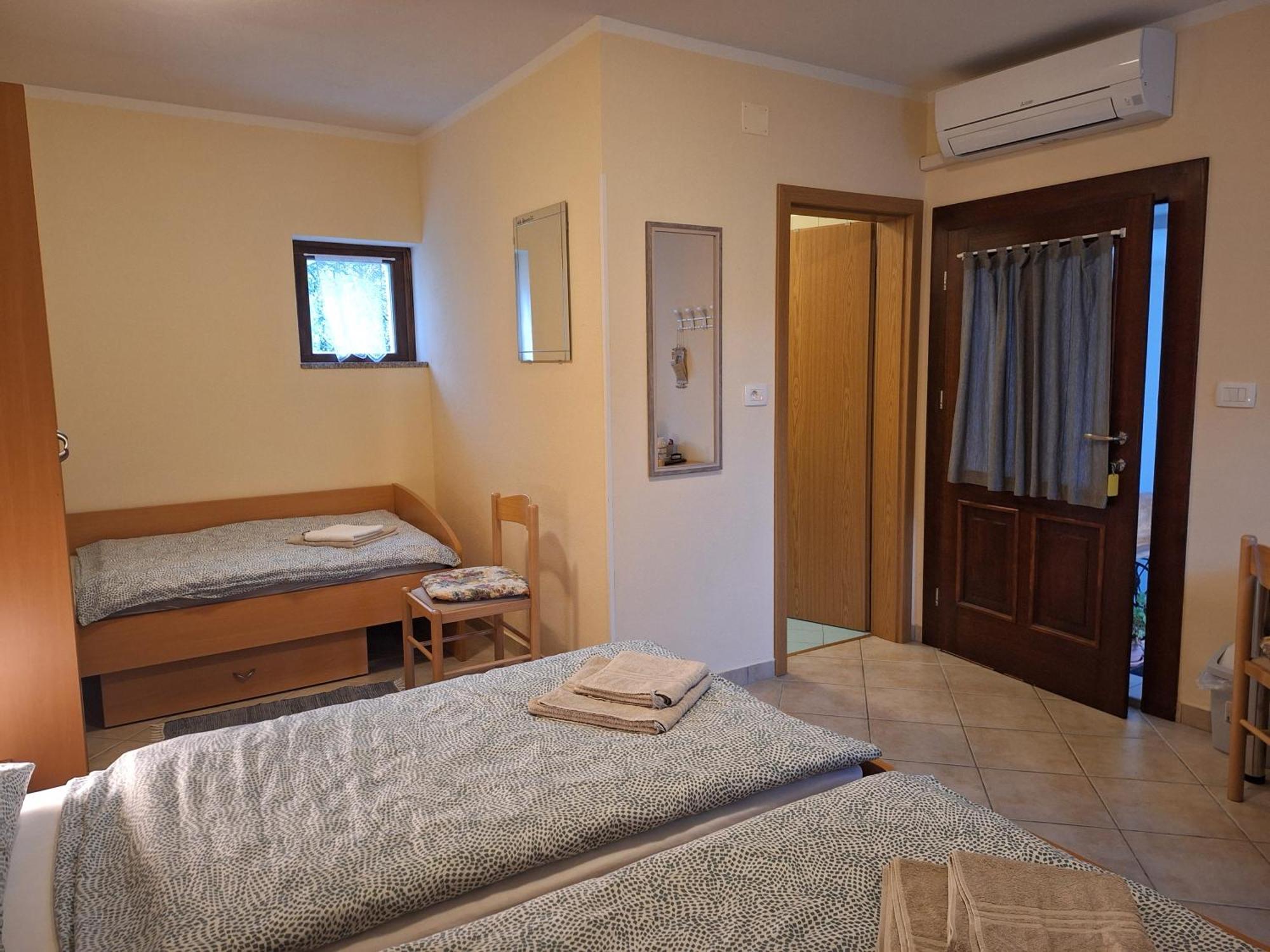 Rooms Pri Lovrizu Кобарід Екстер'єр фото